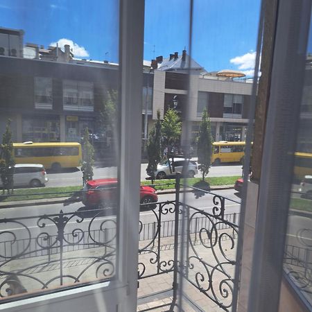 Двокімнатна Квартира Біля Оперного Театру 리비프 외부 사진